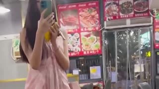 Mujer lanza una diatriba racista ante africanos en China