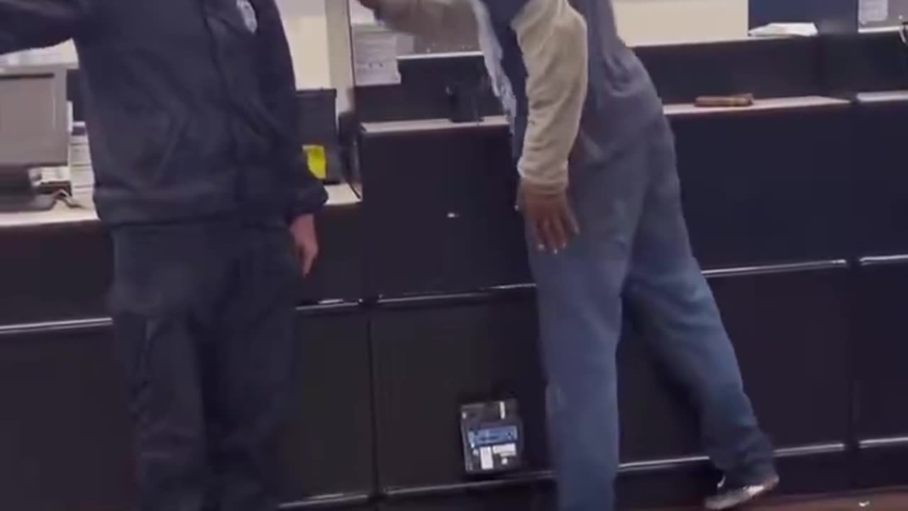 Negro Chimps Out in White California Store – Wake Up Call for Whites