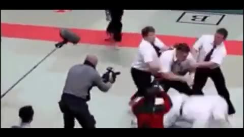 😂🥊 The Funniest Ref Stop Ever! | FunFM