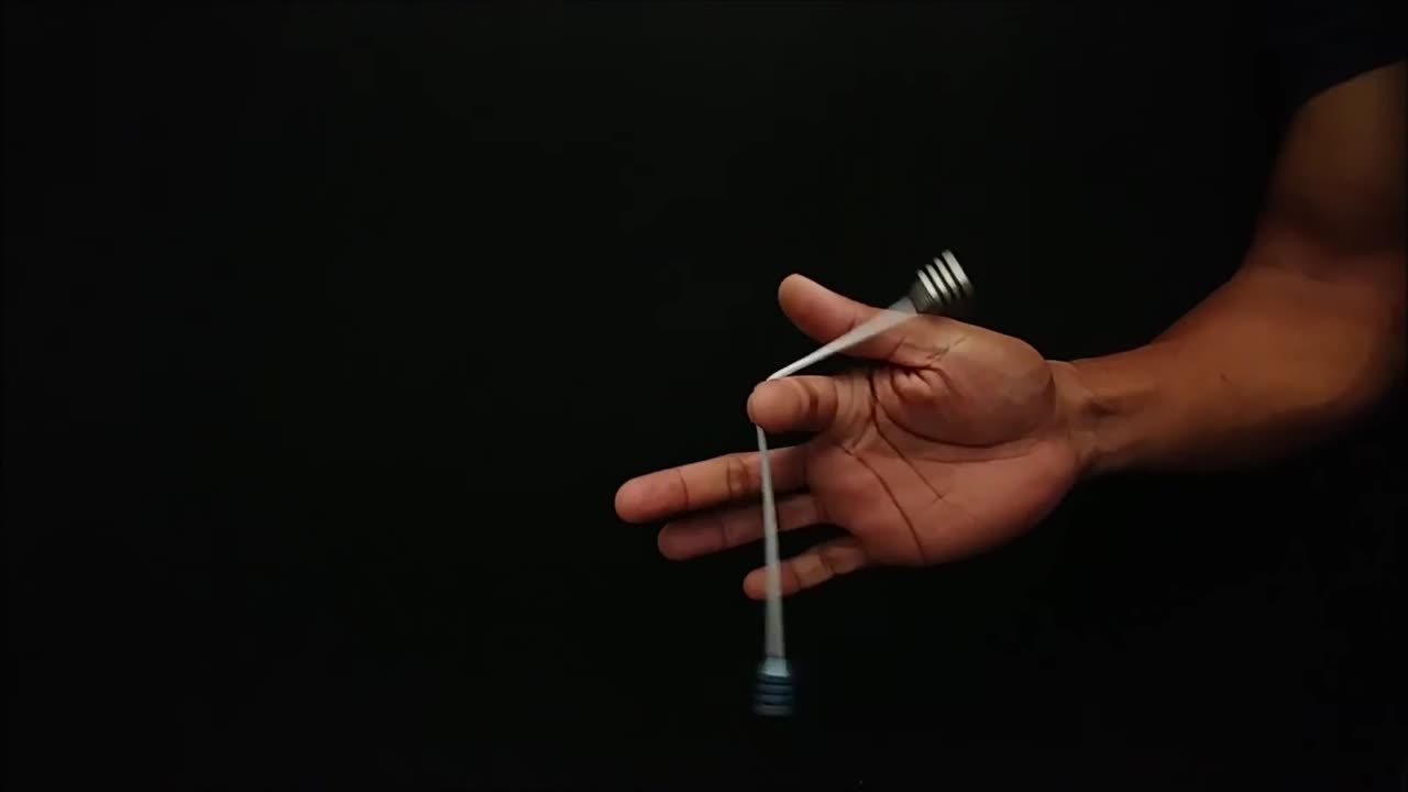 Begleri Trick #9 (Index and Thumb Roll Combo)