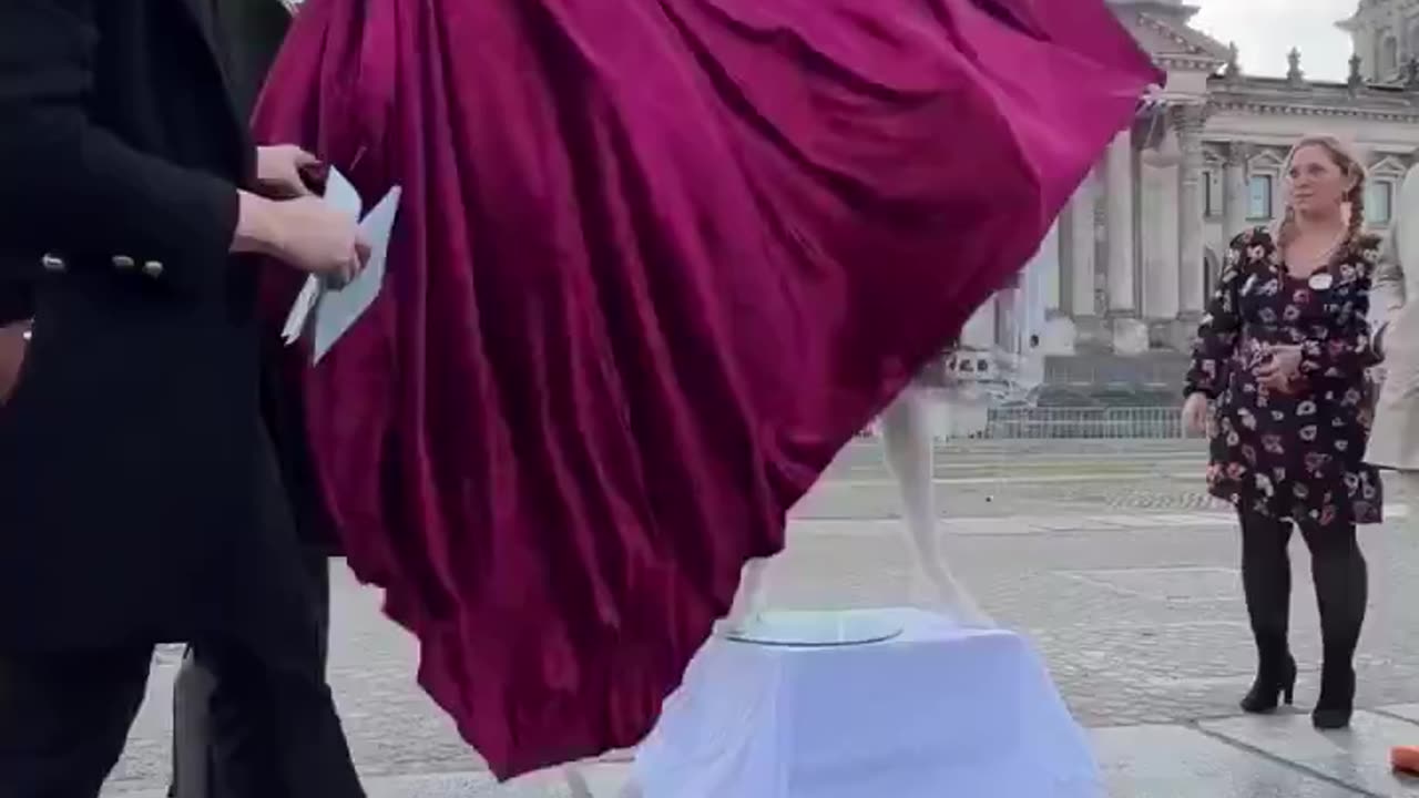 Woman with 6 arms, modern art in Germany.