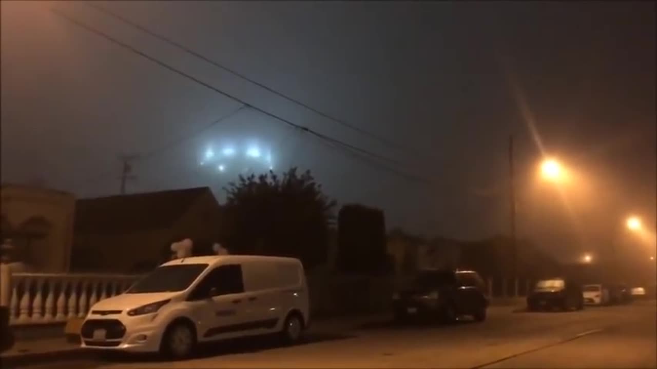 STUNNING!!! UFO Sighting Over Oxnard, California, USA.