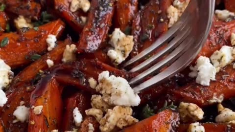 HONEY BALSAMIC ROASTED CARROTS !