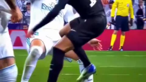 Tom Being Neymar – Cartoon Skills, Dribbles & Theatrics!