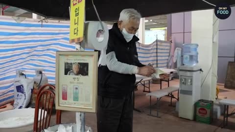 90-Year-Old Korean Master Still Making Hotteok! Legendary Korean Street Food