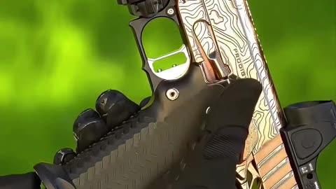 铁猴子神童-24K金涂层 #国外合法拍摄国内请勿模仿 #武器科普 #实弹射击 #男人减速带 #靶场射击