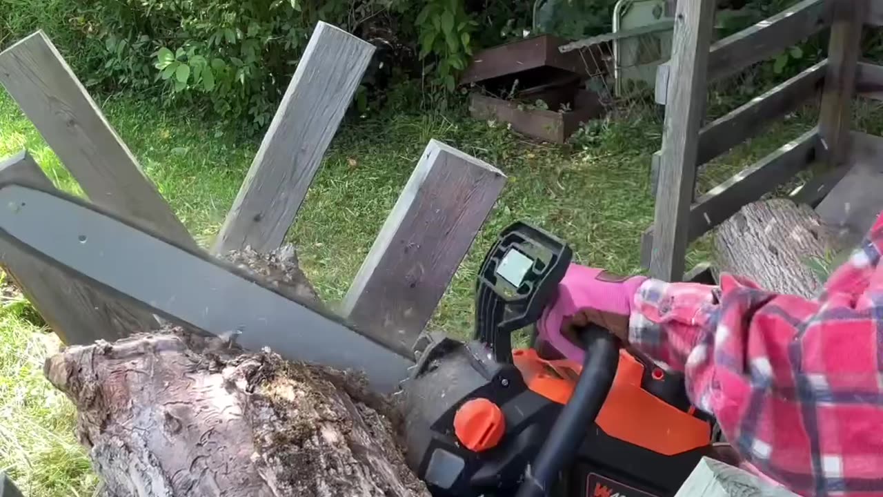 Timber! If you’ve been looking for an affordable log splitter, this is it! #lowespartner