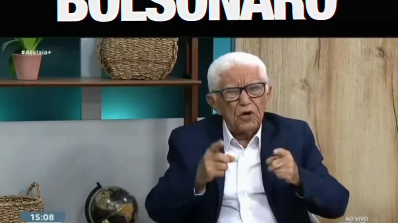 A prisão injusta de @jairbolsonaro é uma afronta à Constituição. O brasileiro deveria ter o direito de escolher em quem votar.