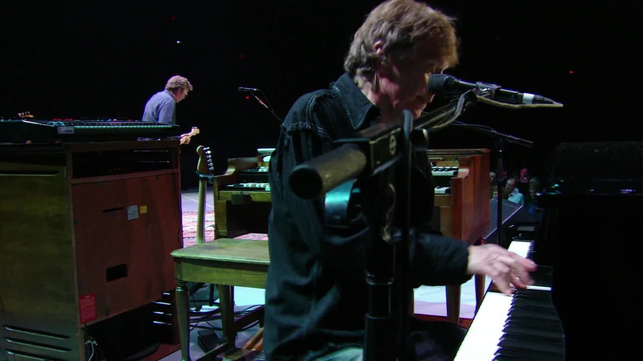 Sleeping In The Ground - Eric Clapton & Steve Winwood (live)
