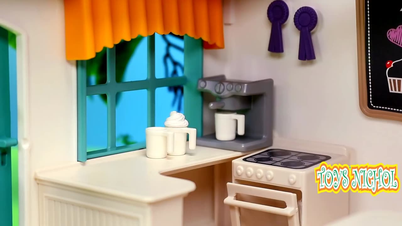 Make House Shaped Carriage for Adventurers to the Jungle