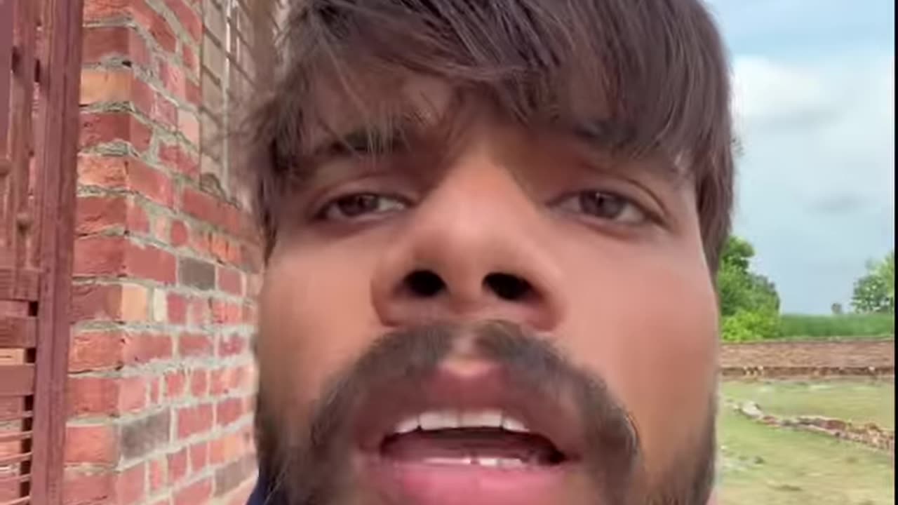Isliye ladkiyon ko daikhta hu😂