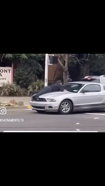 WOMAN TRY TO PREVENT DAUGHTER🚏🚘 🏃‍♀️📸FROM DATING BOYFRIEND🛣️🚘🏃‍♀️💫