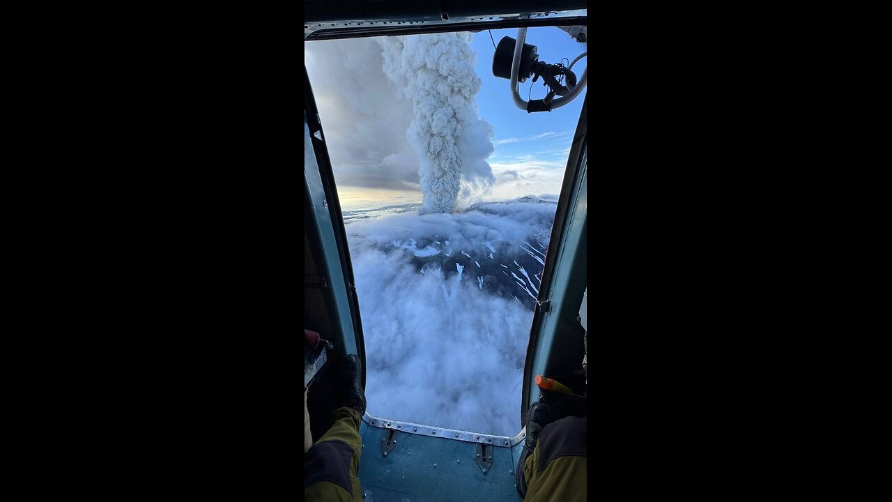 🌋 Krasheninnikov volcano in Kamchatka has erupted for the first time in 600 years.