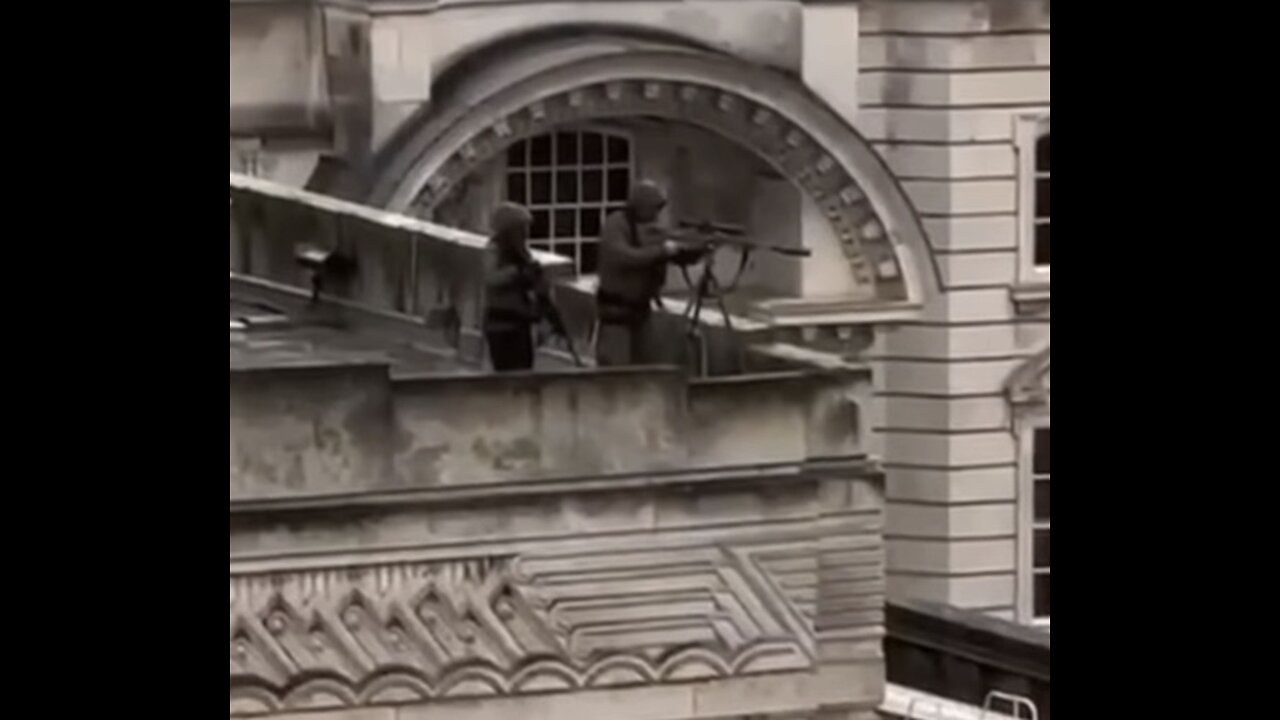 On the trail of the Gunmen- Who was on the building that day?