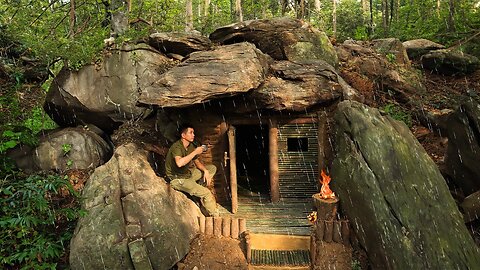 Build an Underground Bushcraft Cave For Survival in the Rain Forest, Catch and Cook.