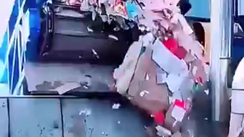 中国。ダンボールからドッグフードをつくる。おそろしい詐欺野郎！