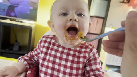 Baby Kayla Eating Dinner — Mommy Feeding Time & Messy Baby Moments 😍🍲