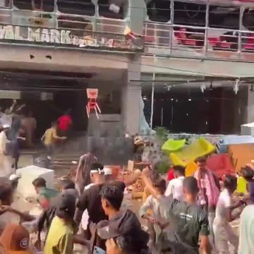 Islamic hordes in Bangladesh destroy KFC stores. They are ones who invade