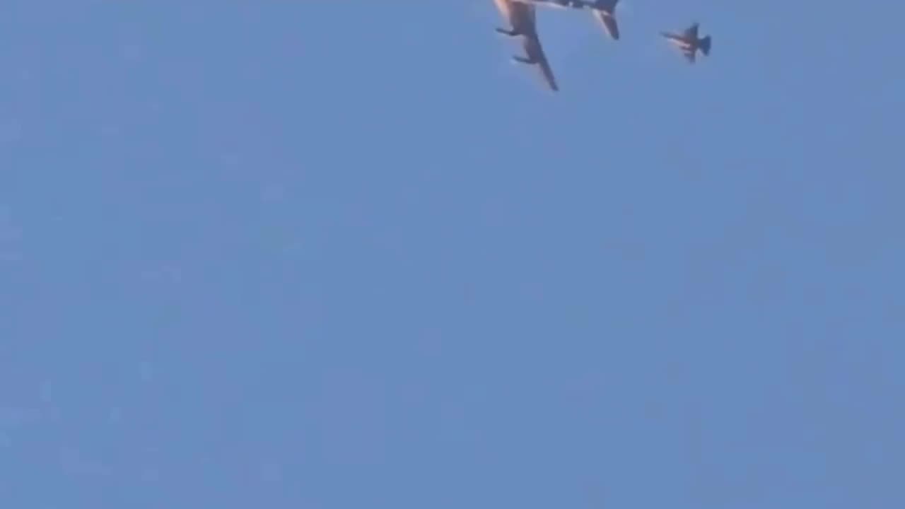 An Israeli fighter jet is refueling in the airspace of Syria’s Deir ez-Zor province.