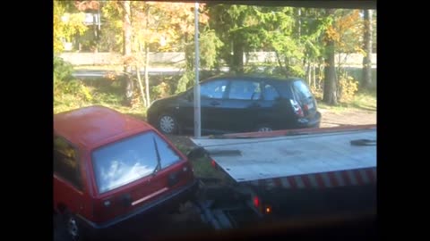 Punainen auto sai lähteä