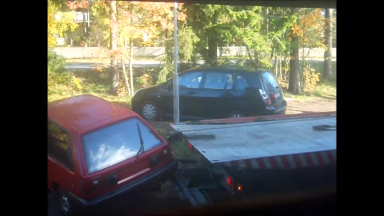 Punainen auto sai lähteä