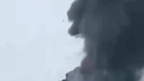 🛳️💥 This morning in the waters of the Sea of ​​Japan near Vladivostok, the ship "Merlion"