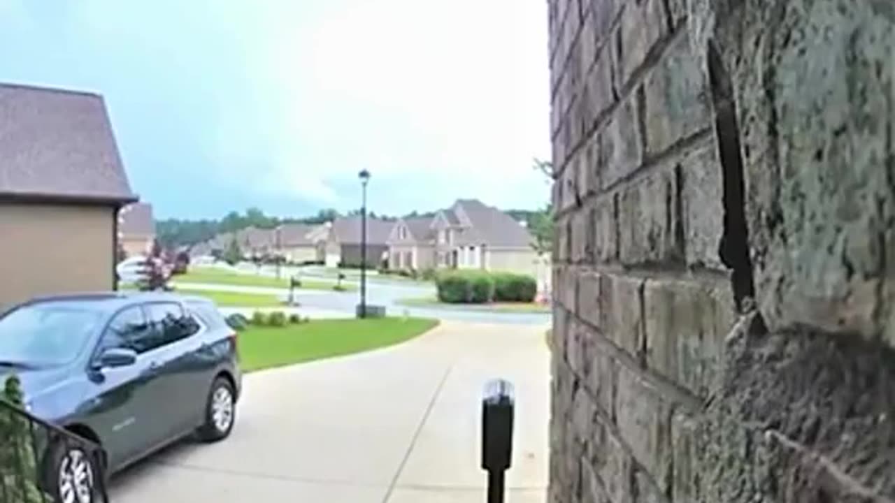 negro homeowner refuse to honor contract with worked because he had a Rebel Flag on his worktruck