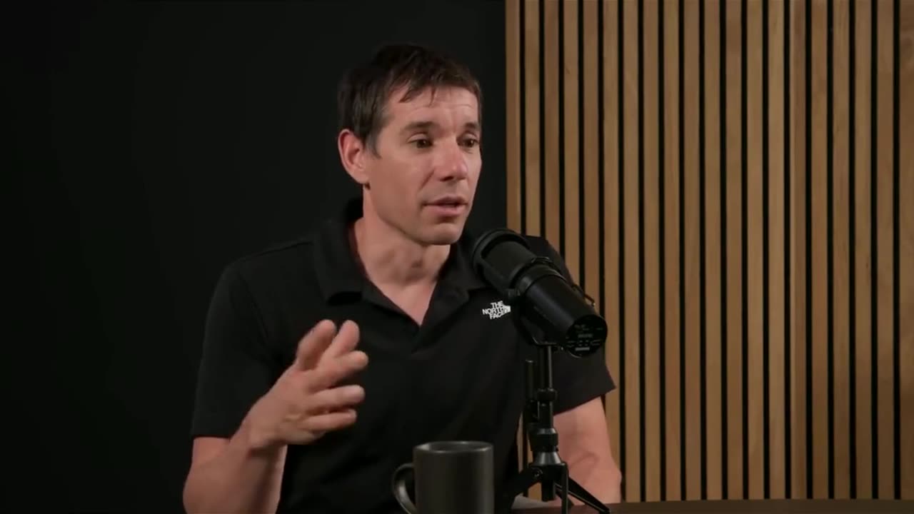 Luck Favors the Solo Path - Alex Honnold and Andrew Huberman
