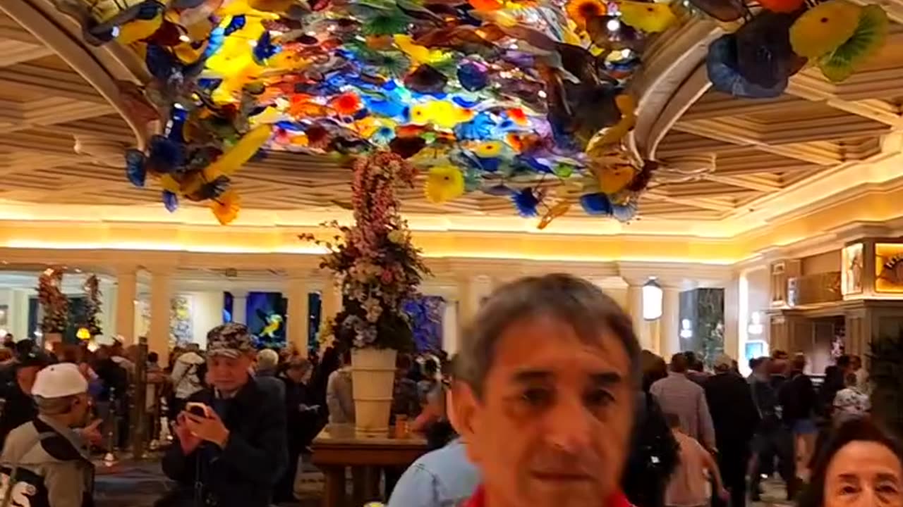 Walking 🚶♂️ Into Bellagio #LasVegas