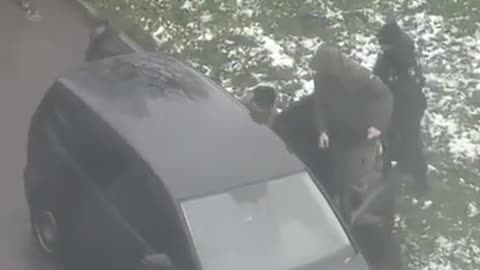 “Mom, Who Are They Packing Up?” — In Rivne, Child Sees Police and Military Detain Man in Yard
