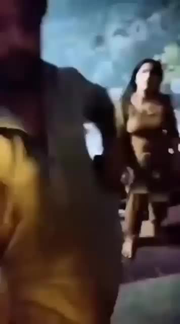 شوہر کا اپنے گھر پر چھاپہ بیوی کو عاشق کے ساتھ رنگے ہاتھوں پکڑ لیا