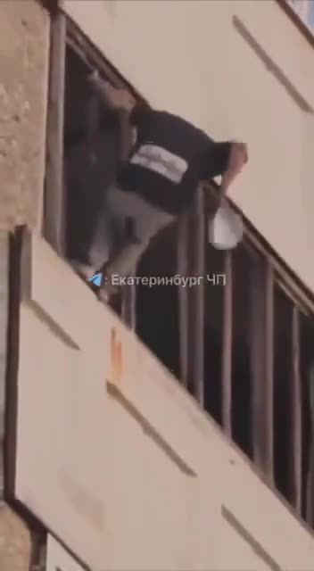 Former Russian Soldier in Yekaterinburg Refuses to Take The Stairs