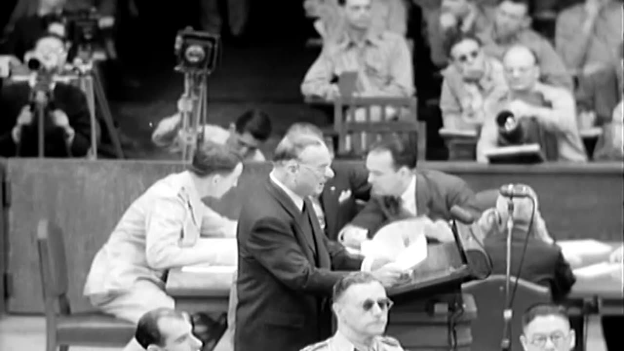 HEARING OF MOTION, ... - HEARING OF MOTION, WAR CRIMES, WAR MINISTRY BLDG. - TOKYO, J - 111-adc-6038