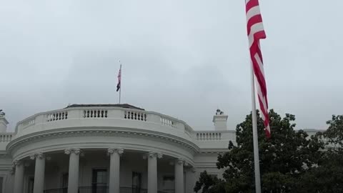 Trump ordena izar las banderas a media asta por el asesinato de Charlie Kirk
