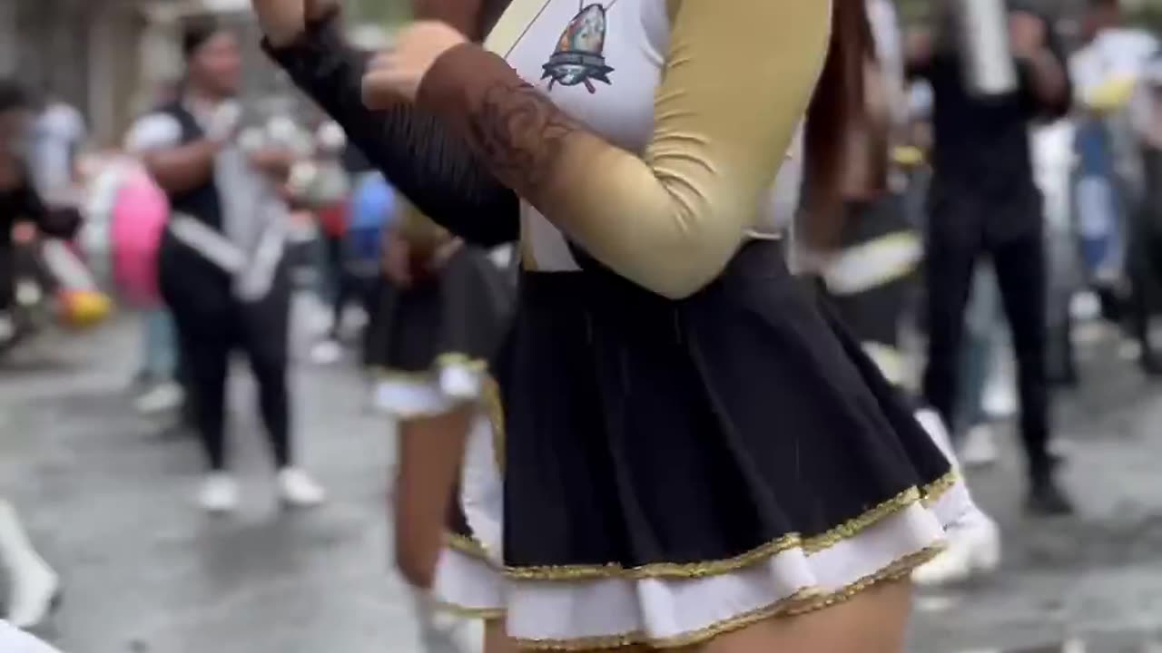 Lo más top ❤️✅ #bastoneras #baile #desfile #viralshort