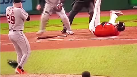 Guardians David fry takes pitch to the face (better footage)