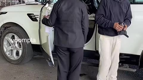 bro didn’t even realise sth fell. nawazuddin siddiqui jets out of mumbai✈