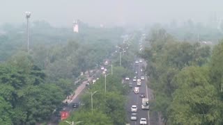 Thick smog blankets New Delhi as temperatures drop