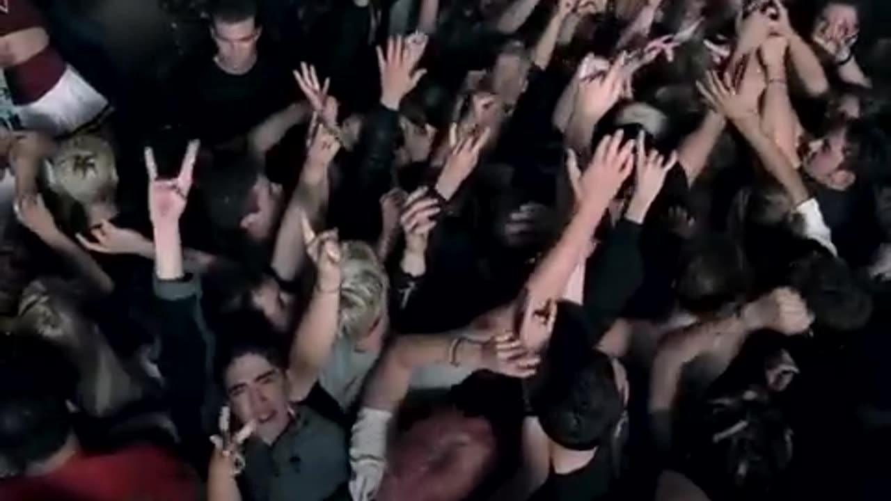 Deftones - Back To School (Mini Maggit) (Official Music Video) HD