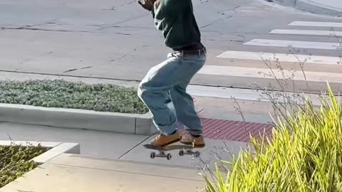 🤩🔥 Buttery Fakie Manual Combo That Defies Gravity! | SkateNation