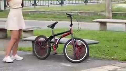 La bici que come cotos los días😹😹