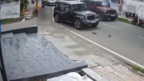 Shocking! Thar Driver Rams Elderly Man in Broad Daylight in Jammu – Caught on CCTV!