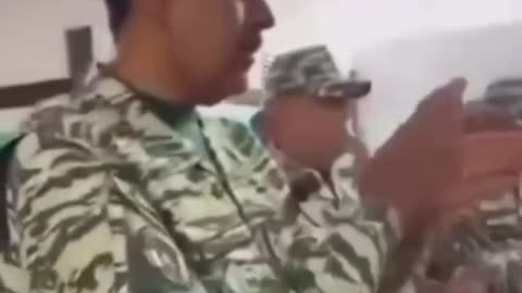 Fico imaginando a cara do Trump vendo a milícia do Maduro treinada por