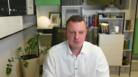 JUDr. Jindřich Rajchl - stalking a šikana jeho dcer 7.11.2025 (převzato z Fb. "Jindřich Rajchl")