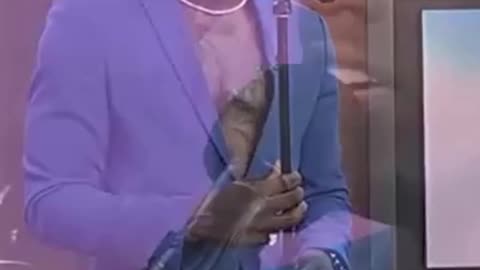 Jamal Roberts Shines with Powerful Vocals & Energy Live on Stage