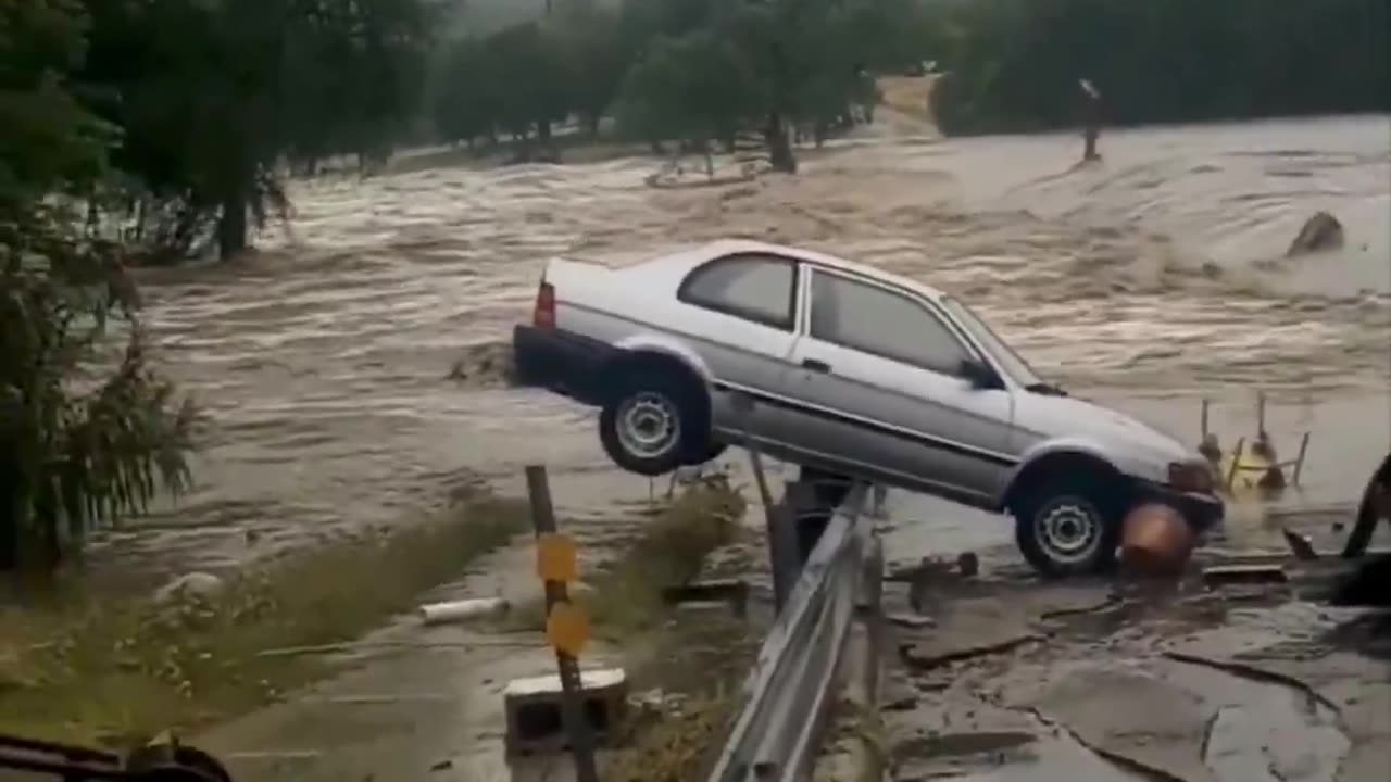 Tragedy in Texas: 32 people have already died from flash floods, including 14 children