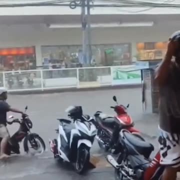 Flashfloods across the Iriga city, Camarines Sur province of Philippines 🇵🇭 (30.06.2025)