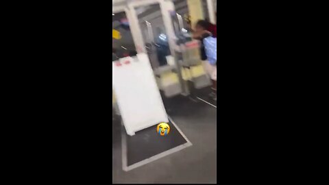 Sassy ahh thief and his crew think they're entitled to steal 💁🏿‍♂️ LOL