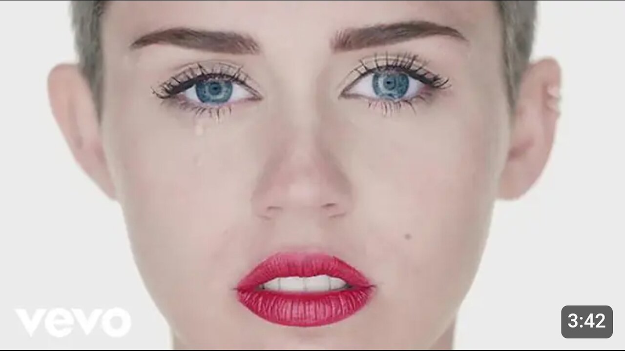 Miley Cyrus - Wrecking Ball (Official Video)