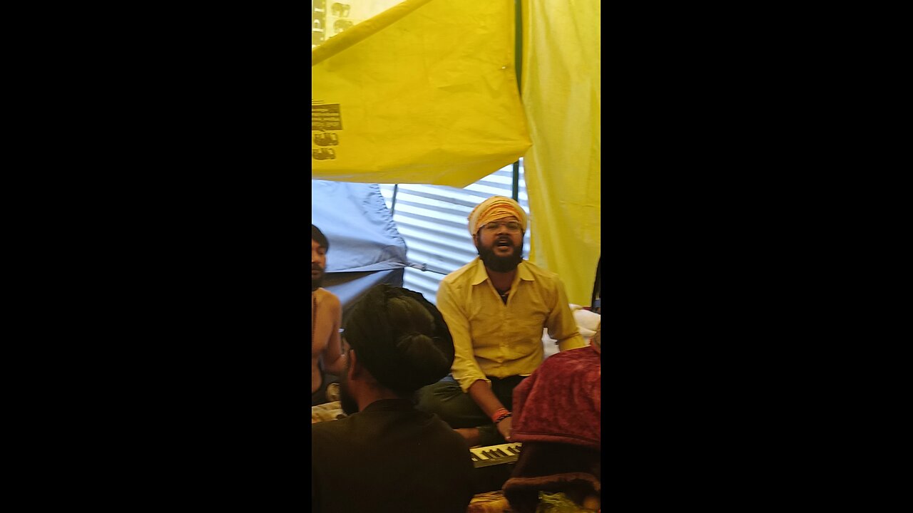 Naga Sadhu Grooving to Divine Beats at Maha Kumbh 2025 – Unexpected Viral Moment!
